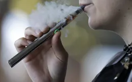 Mỹ tăng cường kiểm tra thuốc lá điện tử do bệnh phổi bùng phát