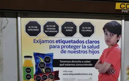 Mexico thông qua dự luật dán nhãn cảnh báo đối với đồ ăn vặt