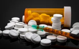 Các hãng dược phẩm Mỹ chi bộn tiền dàn xếp bê bối thuốc giảm đau opioid