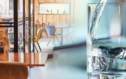 Nhà hàng tái chế nước thải toilet… thành nước uống