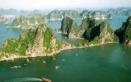 Quảng Ninh dừng tăng phí tham quan vịnh Hạ Long