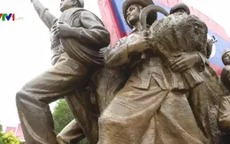 70 năm nghĩa tình son sắt