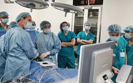 Lần đầu tiên can thiệp điều trị cho thai nhi từ trong bụng mẹ