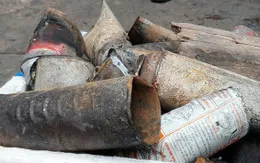 Nổ bình gas, bé 7 tuổi bị mảnh sành găm sâu vào đùi