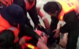 12 thuyền viên tàu Thành Công 999 đã vào bờ an toàn