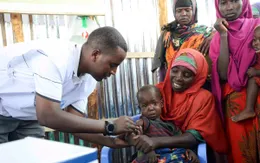 LHQ phát động chiến dịch tiêm phòng sởi và bại liệt cho trẻ em Somalia