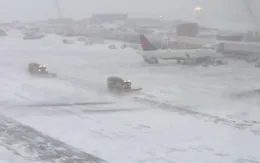 Mỹ: Hàng trăm chuyến bay bị hủy do bão tuyết