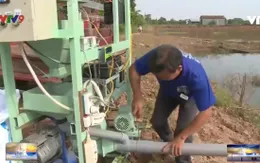 Đồng Tháp: nông dân sáng chế thành công máy cho cá ăn tự động