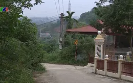 Trưởng thôn người Dao vận động người dân hiến đất