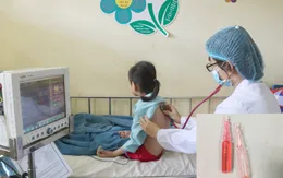 Bé gái 5 tuổi nguy kịch vì nhầm tưởng thuốc chuột là kẹo