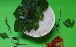 Giảm đau và phục hồi sức khỏe bằng chườm muối hột, thảo dược