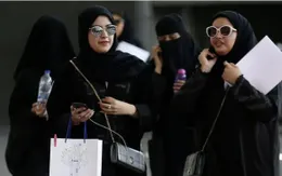 Saudi Arabia chính thức cấm kết hôn dưới 18 tuổi