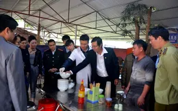 Lễ hội Đền Sóc: vẫn còn cơ sở kinh doanh ăn uống chưa xuất trình đủ giấy tờ về bảo đảm an toàn thực phẩm