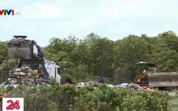 Tiền Giang: Bãi rác lớn có nguy cơ bị sóng cuốn trôi ra biển