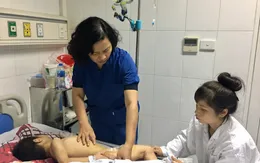 Xót xa: Bé trai 9 tuổi bại não bị 4 con chó nhà xông vào cắn