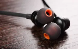 Bị điếc do đeo tai nghe nhạc đi ngủ