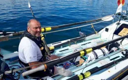 Phá kỷ lục chèo thuyền xuyên Đại Tây Dương