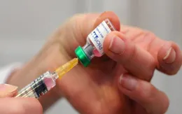 Italy cấm trẻ không tiêm vaccine đến trường