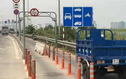 Gỡ dải phân cách bê tông sau tai nạn trên cao tốc TP.HCM - Long Thành