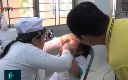Hàng trăm trẻ đi viện do hóc dị vật đường thở