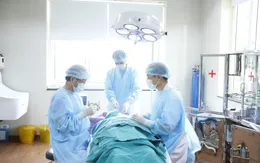 Vượt thử thách "cân não", cứu mạng bệnh nhân tai nạn giao thông