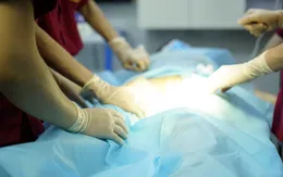 Tràn dịch màng tinh hoàn ở nam giới có nguy hiểm?