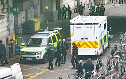 Sân bay và nhà ga London nhận bom thư