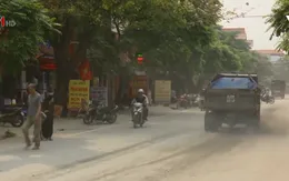 Khổ sở sống cùng con đường bụi