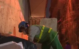 Nhọc nhằn nghề thu gom rác