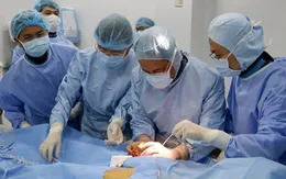 Bệnh viện quận đầu tiên can thiệp phình động mạch chủ bằng phương pháp đặt Stent Graft thành công