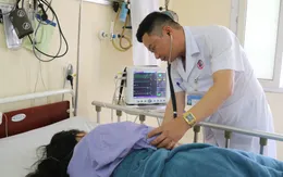 Ăn trứng kiến, người phụ nữ bị sốc phản vệ