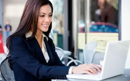 Vì sao xu hướng mua bảo hiểm sức khỏe trực tuyến "lên ngôi"?