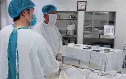 Mới 7 tuổi, một bé gái đã mắc u nang bì buồng trứng xoắn