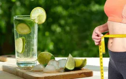 Nguy cơ tổn thương não vĩnh viễn do uống nước trái cây giảm cân sau 3 tuần
