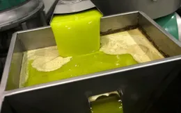 Bắt giữ các đối tượng bán dầu olive giả tại châu Âu