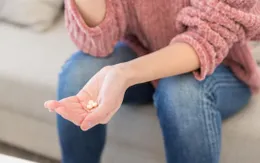 Uống kháng sinh liên tục trong 2 tháng làm tăng nguy cơ đột quỵ ở phụ nữ