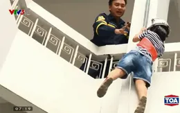 Hướng dẫn trẻ cách thoát hiểm an toàn khi xảy ra hỏa hoạn tại nhà cao tầng