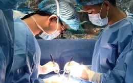 5 tiếng phẫu thuật cho bé sơ sinh mắc bệnh bất thường tĩnh mạch phổi thể phức tạp