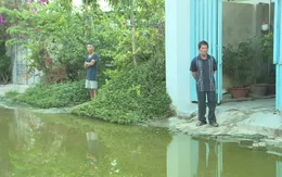 Khổ sở vì đường biến thành sông giữa mùa nắng