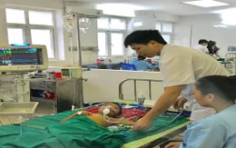 Uống thuốc lá dân tộc: bé 5 tuổi suy gan, sốc nhiễm trùng nguy kịch