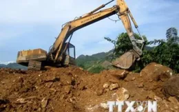 Khai thác trái phép đá thạch anh ở Nghệ An