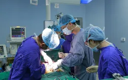 Cắt khối u máu thể hang gan khổng lồ cho nữ bệnh nhân 59 tuổi