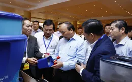 Thủ tướng tham quan Triển lãm công nghệ phòng chống thiên tai