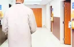 Đức: Một trợ lý bác sĩ bị tố lạm dụng bệnh nhi trong nhiều năm