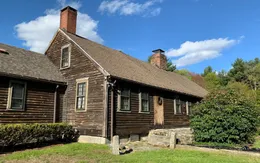 Quá tò mò, cặp vợ chồng liều lĩnh mua căn nhà ma trong phim "Ám ảnh kinh hoàng"