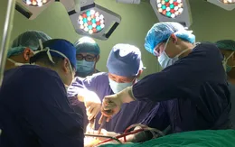 Mổ đồng thời 5 vị trí cứu bệnh nhân bị gãy "nửa người"