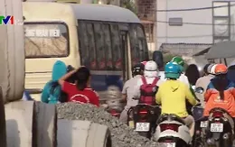 Ùn tắc kèo dài trên đường Trường Chinh, Hà Nội