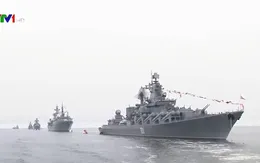 Tàu hộ vệ tên lửa Việt Nam tham dự lễ duyệt binh của hải quân Nga