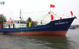 Tàu cá vỏ thép Bình Định chìm ngoài khơi biển Cam Ranh