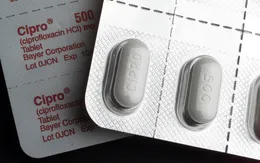 Phụ nữ có nguy cơ tử vong sớm khi dùng kháng sinh kéo dài